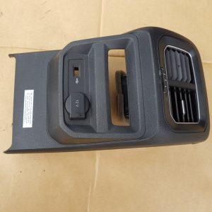 Capac cotiera cu grile ventilatie VW Tiguan 2017 5NA864298C 5NA819203 - Dezmembrari Auto