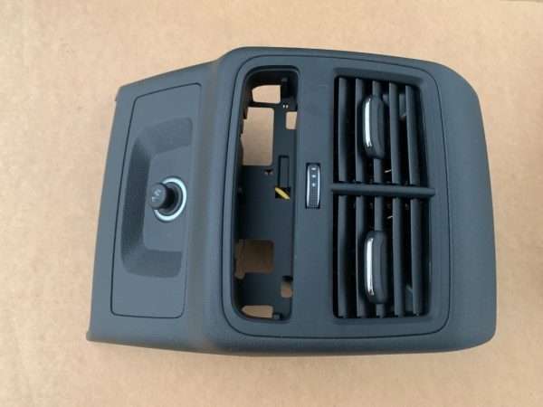 Capac cotiera cu guri ventilatie Audi A5 F5 2018 8W0864376 8W0 864 376 - Dezmembrari Auto