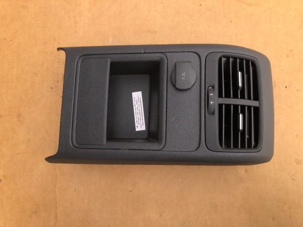 Capac cotiera cu guri ventilatie spate VW Jetta 2016 - Dezmembrari Auto