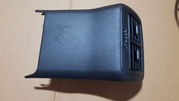 Capac cotiera cu guri ventilatie VW Golf 7 5G0864298F 5G0 864 298 F - Dezmembrari Auto