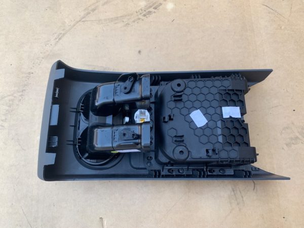 Capac cotiera cu suport pahare VW Golf 5 plus Golf 6 plus 5M0863289A 5M0 863 289 A - Dezmembrari Auto - imagine 4