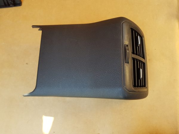 Capac cotiera guri ventilatie spate VW Golf 7 5G0863289C 5G0819203 - Dezmembrari Auto