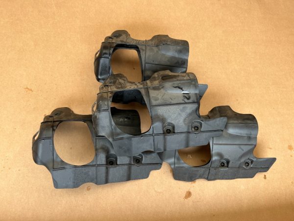 Capac galerie admisie VW Touareg CR 3.0 tdi 4M0103925C 4M0 103 925 C - Dezmembrari Auto