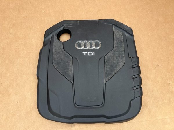 Capac motor 04L103925AL 04L 103 925 AL Audi A6 C7 facelift la aproape 0 km - Dezmembrari Auto