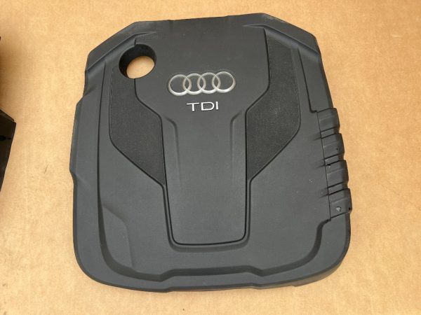 Capac motor 04L103925AL 04L 103 925 AL Audi A6 C7 facelift la 0 km - Dezmembrari Auto