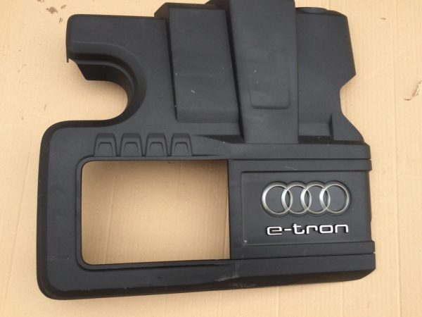 Capac motor Audi A3 8V E-TRON 04E103925C 04E 103 925 C - Dezmembrari Auto