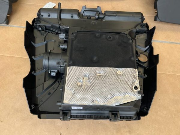 Capac motor carcasa filtru aer VW Touareg CR 3.0 tdi DENA DEN 4M0133837F 4M0 133 837 F - Dezmembrari Auto - imagine 5