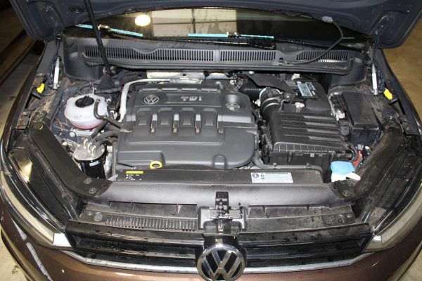 Capac motor distributie superior VW Touran din 2017 04L109107F 04L 109 107 F - Dezmembrari Auto