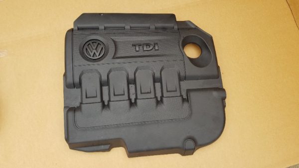Capac motor VW Golf 7 2.0 tdi 04L103954F 04L 103 954 F - Dezmembrari Auto