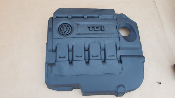 Capac motor VW Golf 7 2.0 tdi 04L103954T 04L 103 954 T - Dezmembrari Auto