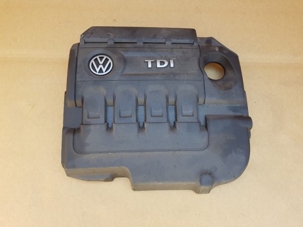 Capac motor VW Jetta 2016 04L103954T 04L 103 954 T - Dezmembrari Auto