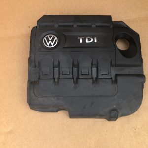 Capac motor VW Jetta 2016 2.0 tdi 04L103954T 04L 103 954 T - Dezmembrari Auto