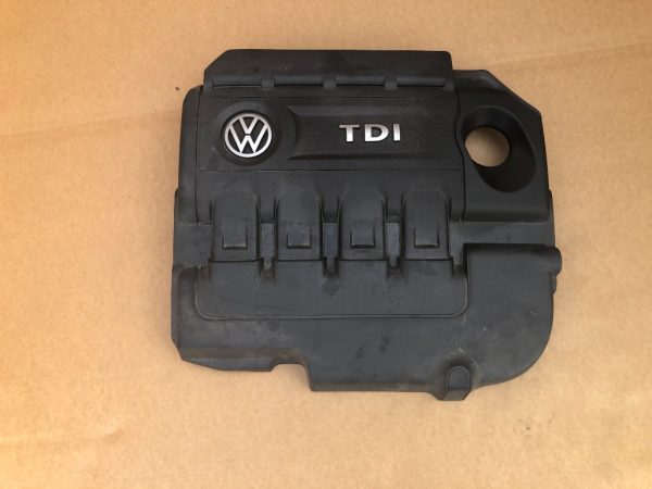 Capac motor VW Jetta 2016 2.0 tdi 04L103954T 04L 103 954 T - Dezmembrari Auto