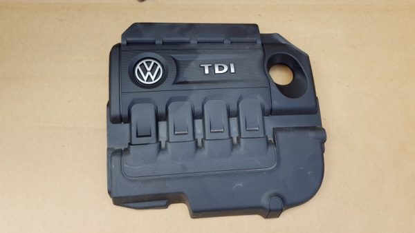 Capac motor VW Jetta 2016 2.0 tdi 04L103954T 04L 103 954 T - Dezmembrari Auto