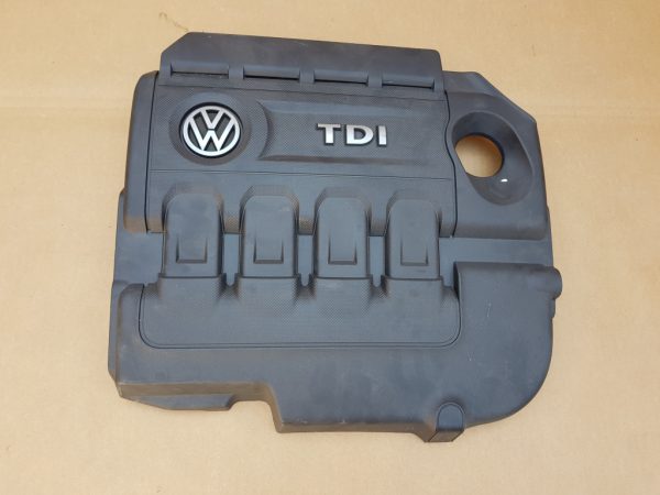 Capac motor VW Jetta 2016 2.0 tdi 04L103954T 04L 103 954 T - Dezmembrari Auto