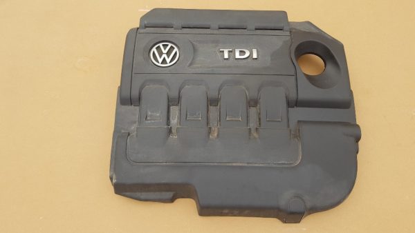 Capac motor VW Jetta 2017 2.0 tdi 04L103925Q 04L 103 925 Q - Dezmembrari Auto