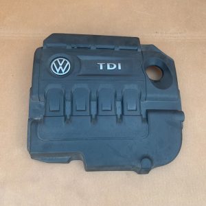 Capac motor VW Jetta 2017 2.0 tdi 04L103925Q 04L 103 925 Q - Dezmembrari Auto