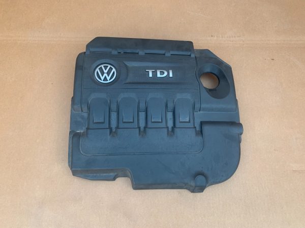 Capac motor VW Jetta 2017 2.0 tdi 04L103925Q 04L 103 925 Q - Dezmembrari Auto