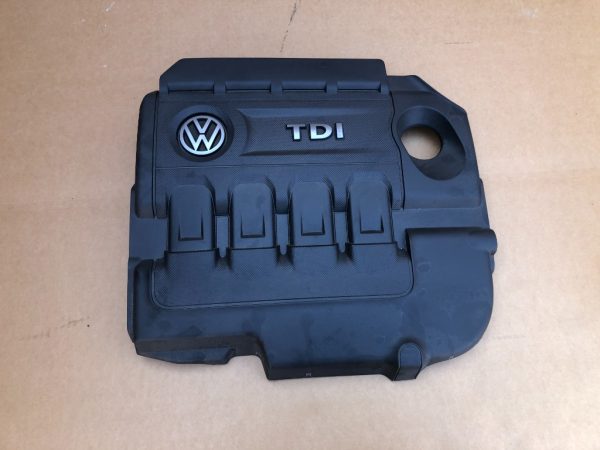 Capac motor VW Passat B8 2.0 tdi 04L103954T 04L 103 954 T - Dezmembrari Auto