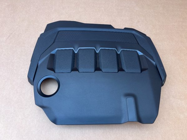 Capac motor VW Passat B8.5 din 2023 la 0 km 2.0 tdi DTU 05L103925E 05L 103 925 E - Dezmembrari Auto