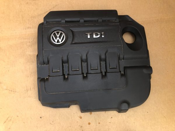 Capac motor VW Touran 2017 2.0 tdi 04L103954T 04L 103 954 T - Dezmembrari Auto