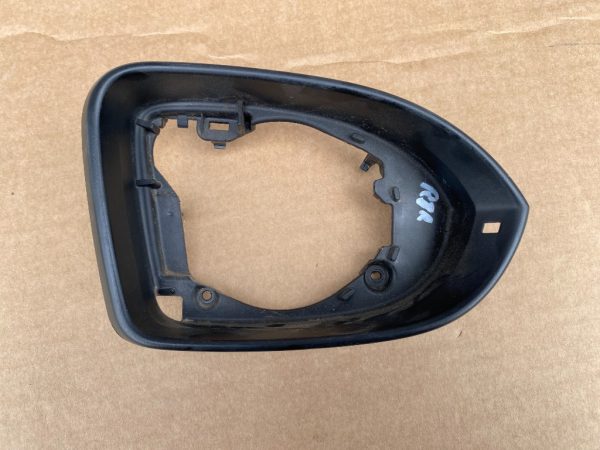 Capac oglinda dreapta VW Passat B8 232537132 232 537 132 - Dezmembrari Auto