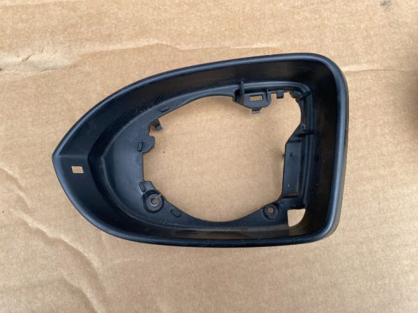 Capac oglinda stanga VW Passat B8 232637131 232 637 131 - Dezmembrari Auto
