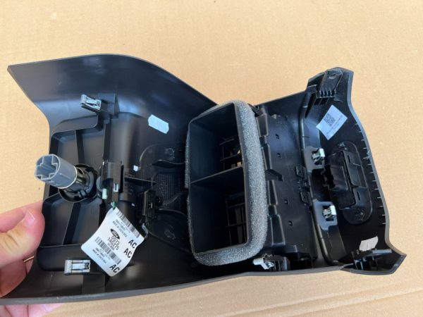 Capac spate cotiera cu grile aerisire si butoane incalzire bancheta Ford Mondeo 5 MK5 2018 - Dezmembrari Auto - imagine 4