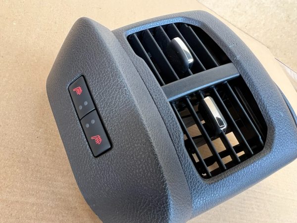 Capac spate cotiera cu grile aerisire si butoane incalzire bancheta Ford Mondeo 5 MK5 2018 - Dezmembrari Auto