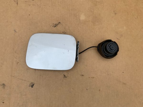 Capac usita rezervor cu buson VW Caddy 2005 2006 2007 2008 2009 2K0809905B 2K0 809 905 B - Dezmembrari Auto