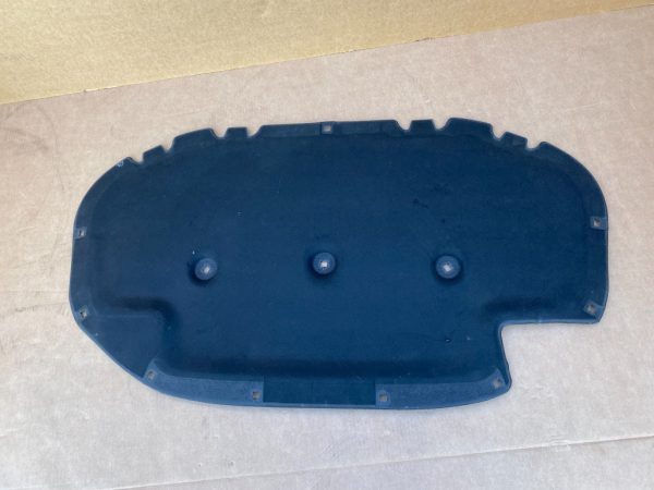 Capitonaj pasla capota VW Golf 7 2016 - Dezmembrari Auto