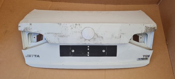 Capota spate portbagaj VW Jetta 2017 culoare LC9A pure white - Dezmembrari Auto