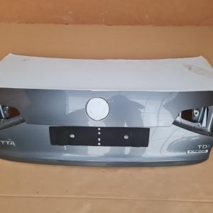 Capota spate portbagaj VW Jetta 2017 facelift LD7X gri platinum - Dezmembrari Auto