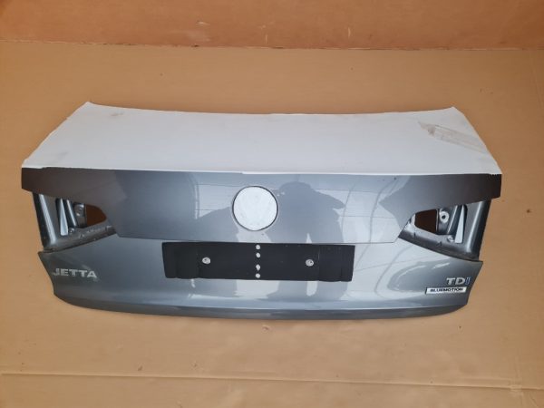 Capota spate portbagaj VW Jetta 2017 facelift LD7X gri platinum - Dezmembrari Auto