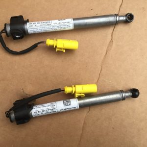 Capse pirotehnice capota fata VW Arteon 3G8823823D 3G8 823 823 D - Dezmembrari Auto