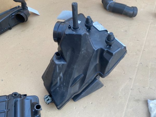 Carcasa filtru aer Audi A4 B8 8K0133835AR 8K0 133 835 AR 8K0133837T 8K0 133 837 T - Dezmembrari Auto