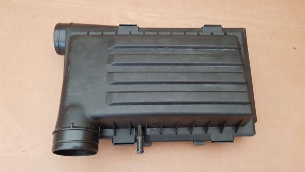 Carcasa filtru aer VW Golf 7 1.4 tsi 04E129611G 04E 129 611 G - Dezmembrari Auto