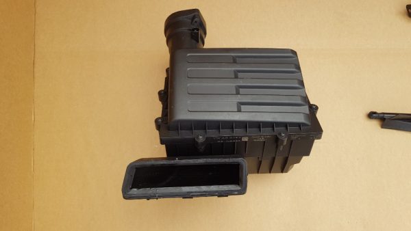 Carcasa filtru aer VW Golf 7 2.0 tdi 5Q0129607AA 5Q0 129 607 AA - Dezmembrari Auto