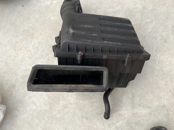 Carcasa filtru aer VW Golf 7 Sportsvan 2.0 tdi 5Q0129607AF 5Q0 129 607 AF - Dezmembrari Auto