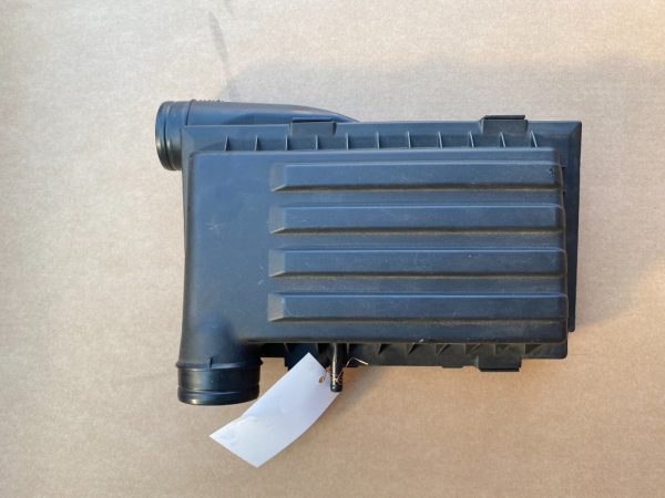 Carcasa filtru aer VW Passat B8 1.4 tsi 04E129611G 04E 129 611 G - Dezmembrari Auto