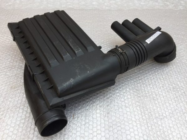 Carcasa filtru aer VW Passat B8 1.4 TSI CZEA 04E 129 611 G 04E129611G - Dezmembrari Auto