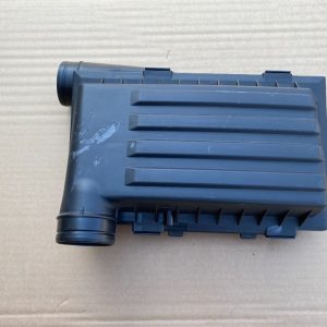 Carcasa filtru aer VW Passat B8 1.4 tsi 04E129611G 04E 129 611 G - Dezmembrari Auto