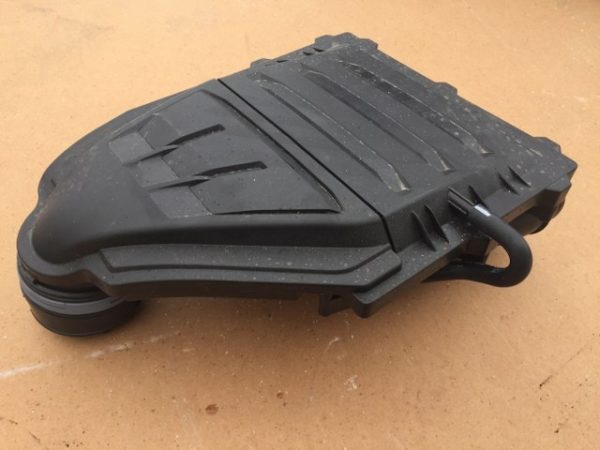 Carcasa filtru aer VW Polo AW 2019 VI AW 1.0 tsi DKZ 04C 183 A 04C183A - Dezmembrari Auto