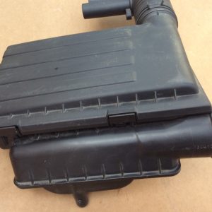 Carcasa filtru aer VW Sharan 04E129611H 04E 129 611 H - Dezmembrari Auto