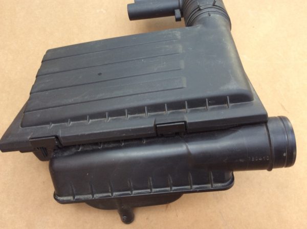 Carcasa filtru aer VW Sharan 04E129611H 04E 129 611 H - Dezmembrari Auto