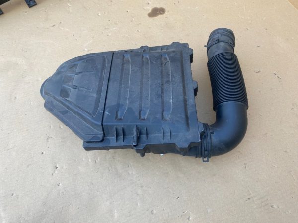 Carcasa filtru aer VW T-Cross 1.0 tsi 04C129601M 04C 129 601 M - Dezmembrari Auto