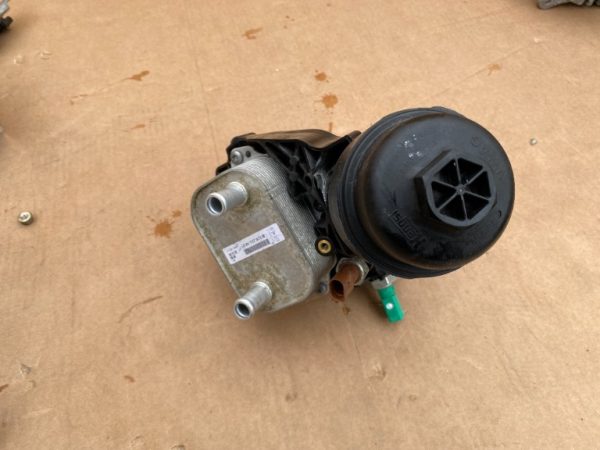 Carcasa filtru ulei cu termoflot Audi A6 C7 2016 03N117021B 03N 117 021 B 03N115389J 03N 115 389 J la 0 km - Dezmembrari Auto