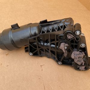 Carcasa filtru ulei cu termoflot BMW X1 F48 2.0 d 8585238 70563087 la 0 km - Dezmembrari Auto