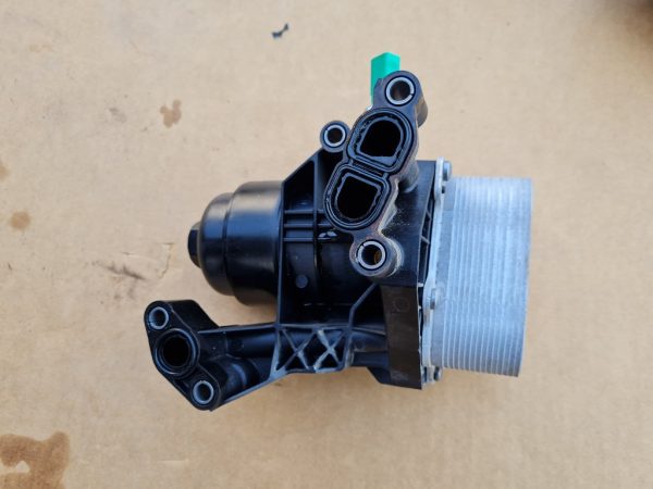 Carcasa filtru ulei cu termoflot VW Jetta 2017 2.0 tdi 03N117021 03N115389B la 0 km - Dezmembrari Auto
