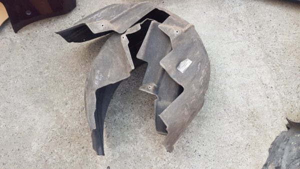 Carenaj roata dreapta spate Audi A3 8V 2 usi 8V0810172A 8V0 810 172 A - Dezmembrari Auto
